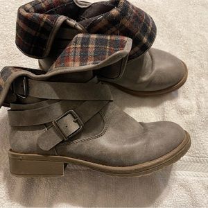 Mudd Girl’s Gray Ankle Boots